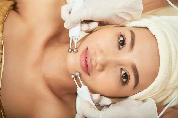 Comment la thérapie par électrostimulation peut-elle améliorer la rééducation post-opératoire?